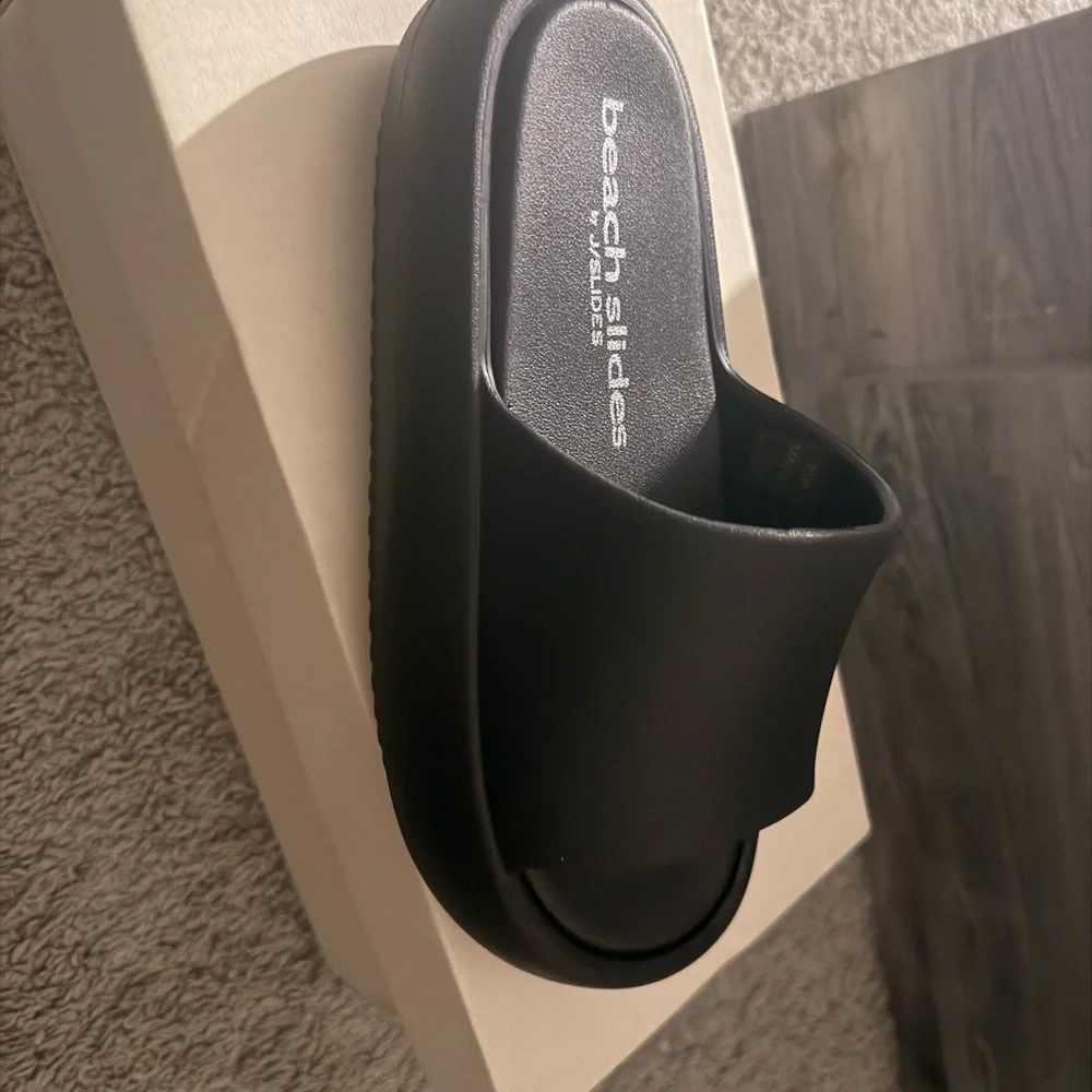 J/SLIDES White Shoe Box with Coral Logo - Picture 2 of 6